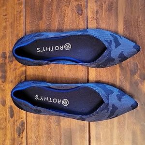 Rothys Midnight Camo Point